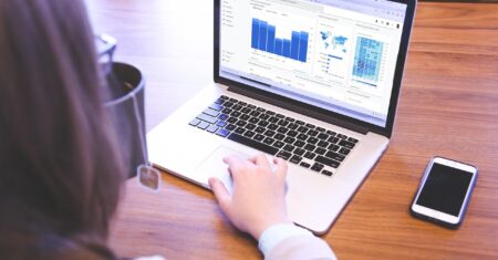 Marketing Digital Salário: O Que Esperar e Como Crescer na Carreira