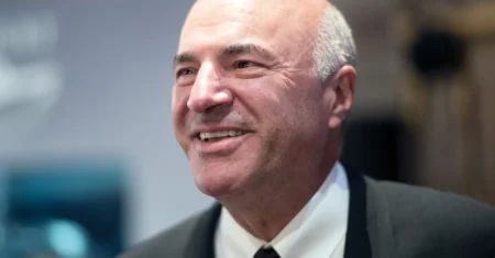 Kevin O’Leary critica proposta de semana de trabalho de 4 dias e gera debate sobre produtividade
